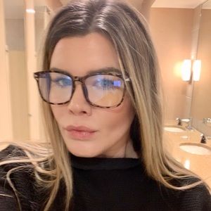 Meet your Posher, Polly